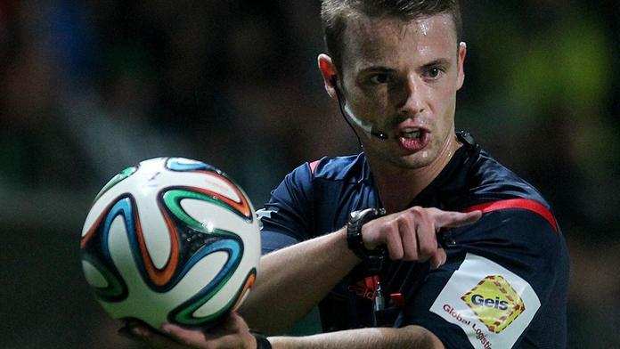 Smolař sudí Orel: Penalty píská obráceně, už se netrefil třikrát!