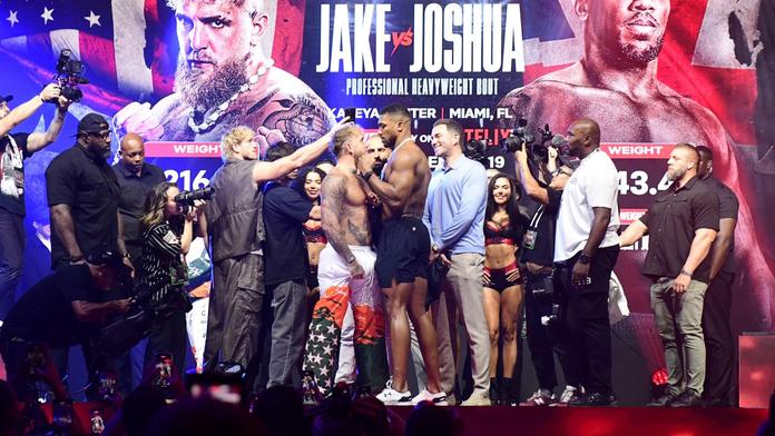 Paul je bez šance, říkají o jeho exhibici s boxerskou ikonou čeští experti