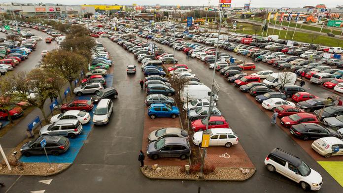 Auta v Česku hrozivě stárnou. Průměrné stáří už překonalo hranici 16 let