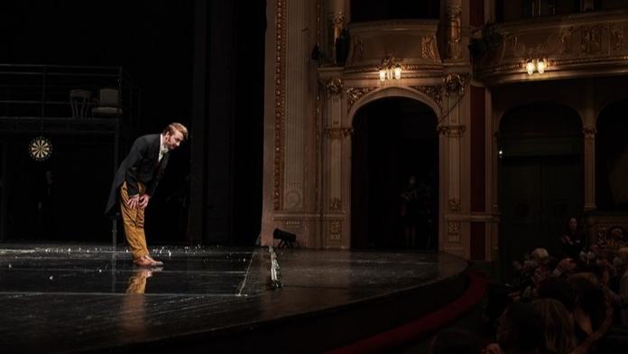 Nemoc postihla herce z Divadla na Vinohradech. Ruší se kvůli ní představení
