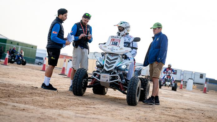 Závodník Tůma měl v prologu problémy s motorem. Startovat bude poslední