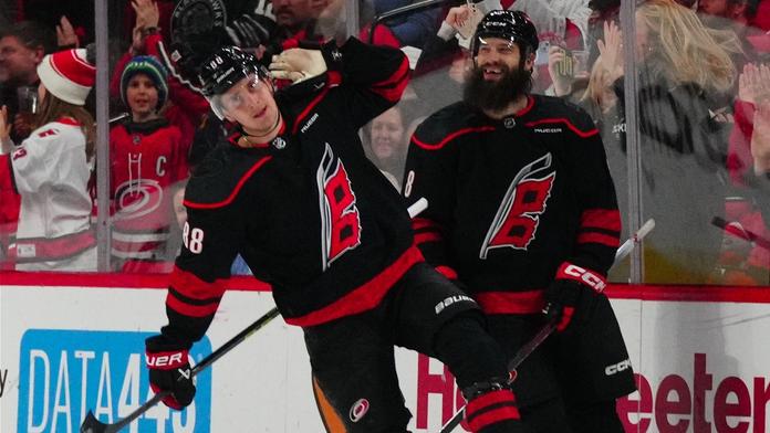 Sobota v NHL: Nenechte si ujít Martina Nečase s Carolinou proti Winnipegu