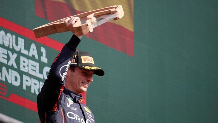 Fenomén Verstappen! Ze sedmé řady si dojel pro další výhru. Hamilton boural