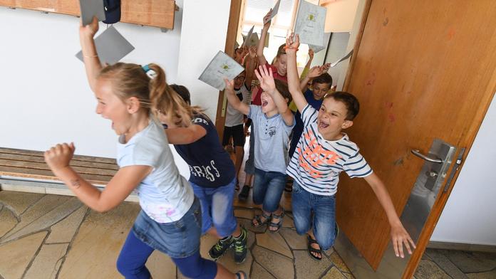 Žáci si v tomto školním roce užijí spoustu volných dní. PŘEHLED prázdnin a svátků