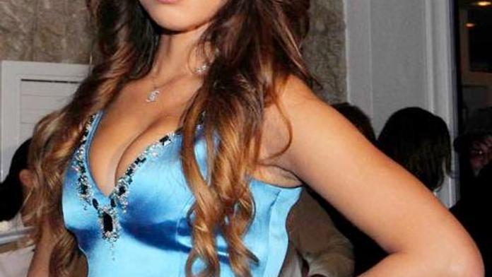AFÉRA RUBYGATE: Berlusconi čelí vyšetřování kvůli nezletilé dívce