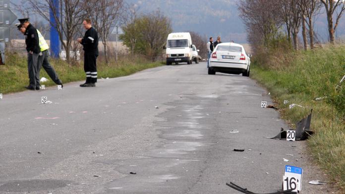 Auto srazilo cyklistu, pro těžce zraněného letěl vrtulník