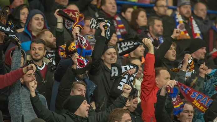 Sparťané po sobě ve Skotsku uklidili sektor, Rangers jim vysekli poklonu