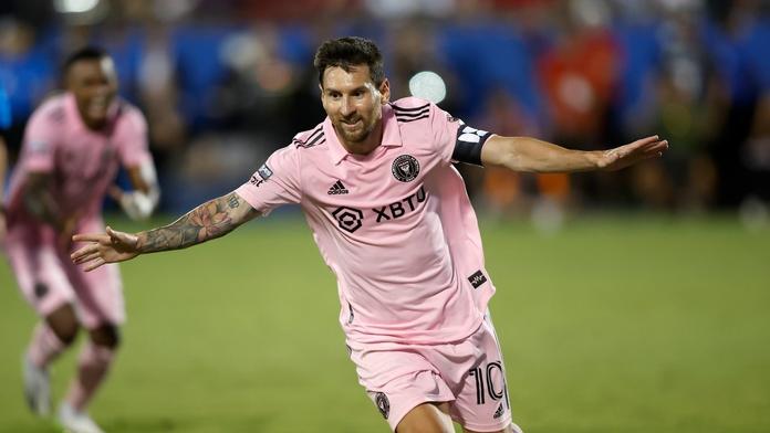 Další Messiho show. Dal dva góly a Inter v poháru postupuje do čtvrtfinále