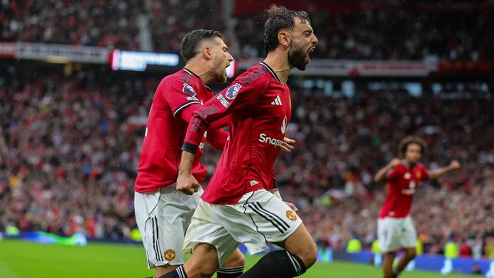 Manchester United má první letošní výhru. V nastavení ho spasil Fernandes