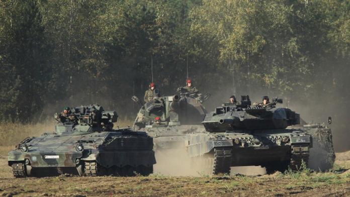 Damaškem brázdí tanky, Asad operace řídí ze svého paláce