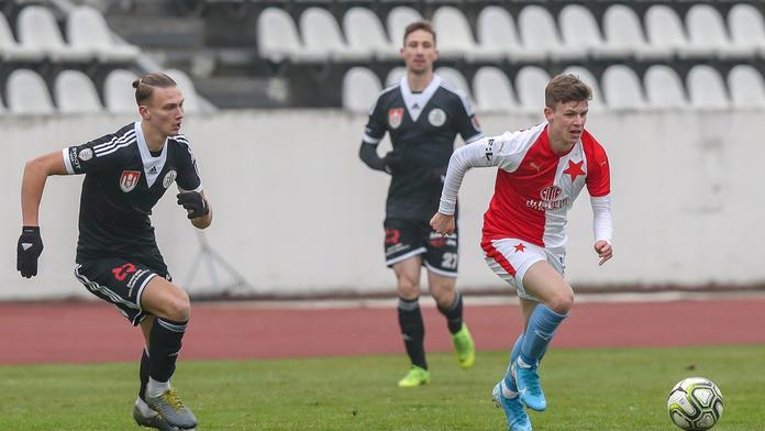 Slavia je bohatší o tři posily, domluvený je i příchod budějovického stopera