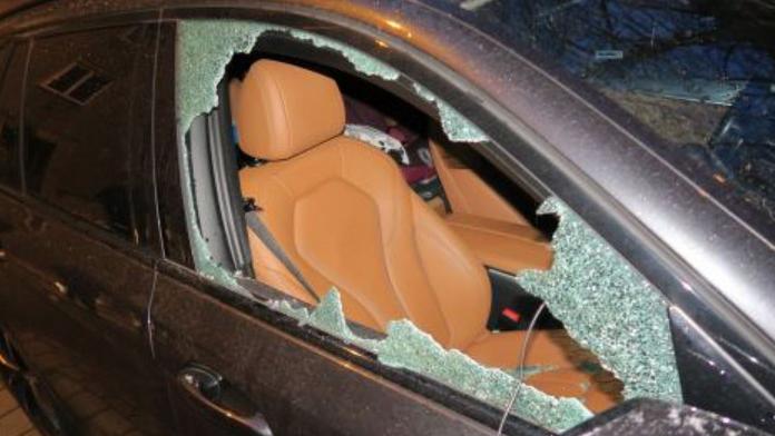 Zloděj útočil hlavně na luxusní vozy. Policie radí, co rozhodně nesmí v autě zůstávat