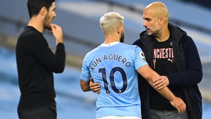 Anglie řeší Agüerovo sáhnutí na rozhodčí, Guardiola se ho zastal