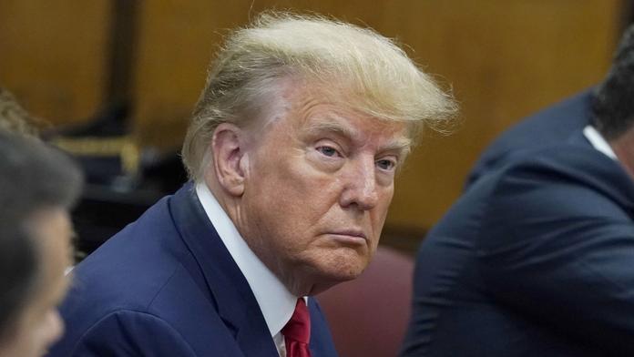 Donald Trump řekl, že pokud se vrátí do Bílého domu, zavře své politické nepřátele