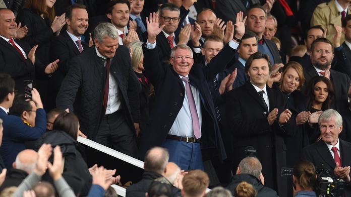 Alex Ferguson je zpět! Po operaci mozku mu tleskal celý stadion