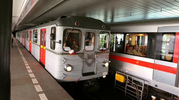 Metro mezi Holešovicemi a Letňany nejezdilo, běhal tam pes