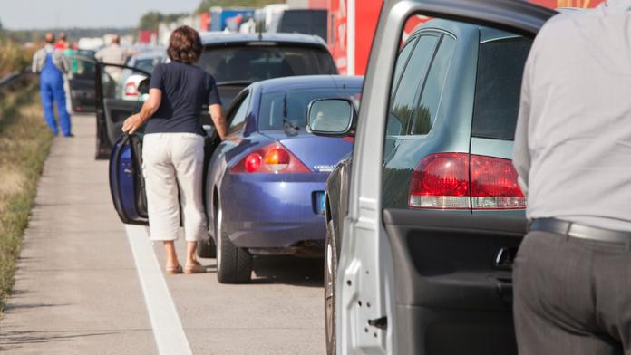 Přežijte poslední srpnový víkend na silnicích. Tudy raději nejezděte