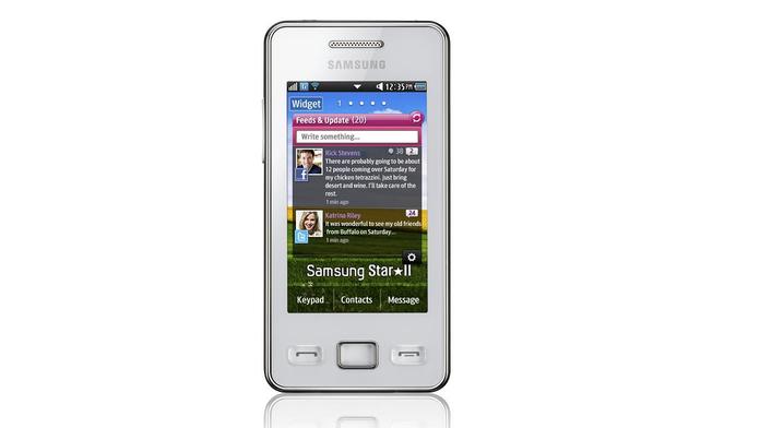 Levný mobil Star II ještě více podpoří sociální sítě
