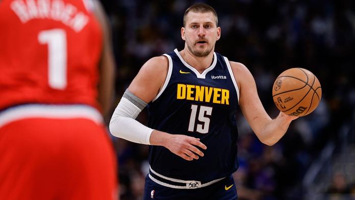 Hvězdný Jokič nasázel triple-double. Denver ale ztratil domácí zápas