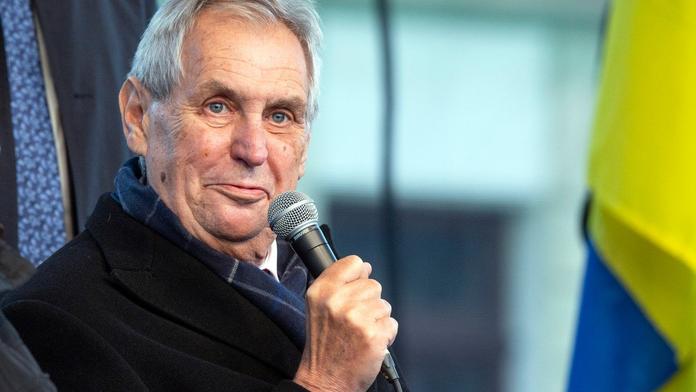 Zeman podepsal nové zákony. Ovlivní pacienty, politiky i kupce bytů!