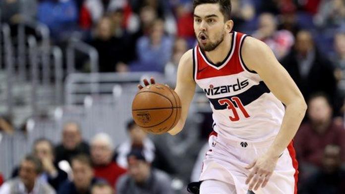 Washington porazil Orlando. Satoranský bodoval, ale i fauloval