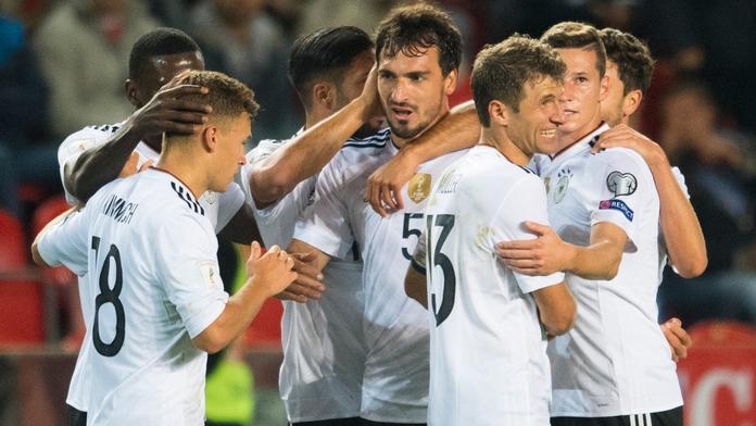 Urážky i fašistický pozdrav: Němce v Edenu naštvali vlastní fanoušci!