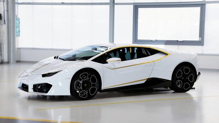 Nevěřil jsem, říká Vláďa. Za 10 dolarů vyhrál lambo od papeže!