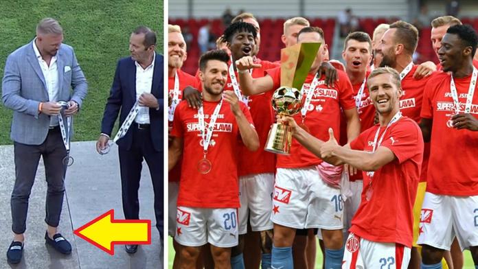 Móda, nebo ostuda? Sekretář FAČR předával trofej bez ponožek!