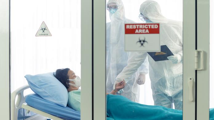 Nečekaný příznak koronaviru: Těžce nemocným pacientům zčernala kůže