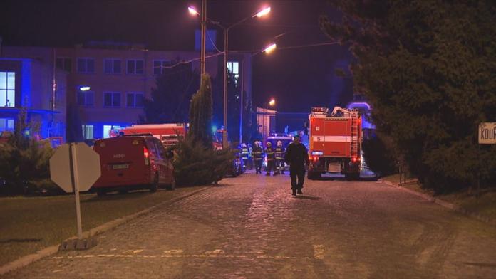 V Rumburku hořel panelák, hasiči evakuovali desítky lidí