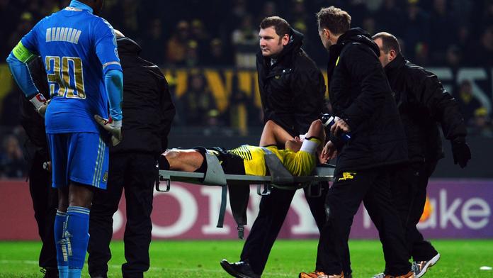 Brutalita na fotbale! Schválně kopl soupeře (20) do hlavy, těžce ho zranil