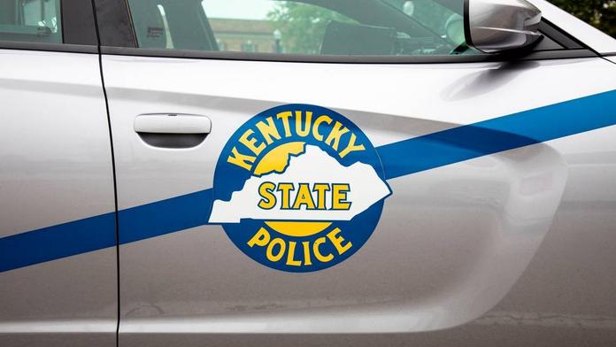 Policie v Kentucky pátrá po střelci, který pálil po autech na dálnici. Postřelil několik lidí