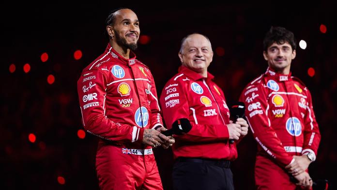 Šéf Ferrari pod tlakem. Mluví se o jeho konci, jezdci za ním stojí
