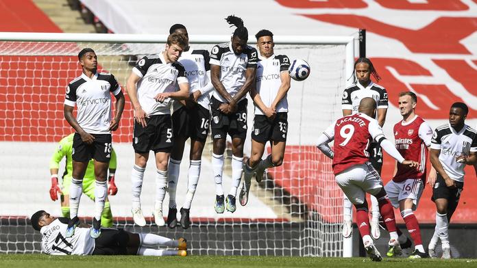 Arsenal se s Fulhamem natrápil, remízu vybojoval v 97. minutě
