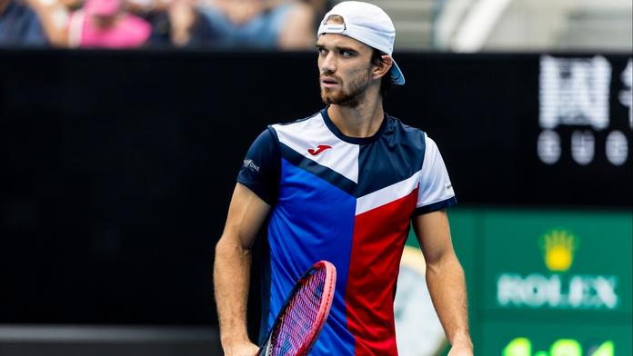 Macháč v bitvě o osmifinále padl. Krejčíková v Melbourne postupuje