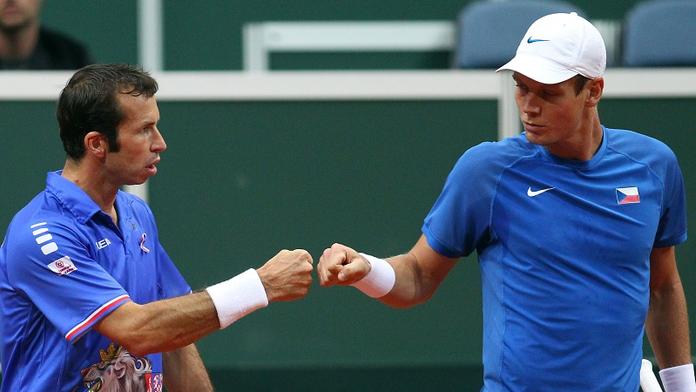 Berdych se Štěpánkem zametli s Argentinci. Češi jsou bod od finále