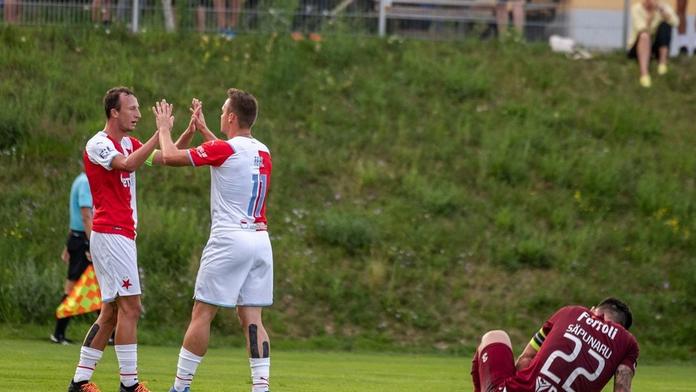 Slavia si v přípravě zastřílela, Ewerton zazářil hattrickem. Tvrdík přihlížel