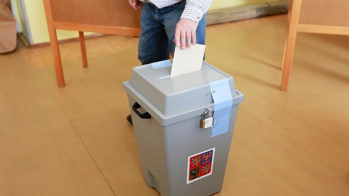 Mezera mezi favority se zmenšuje. Průzkumy posílají do druhého kola Nerudovou a Babiše