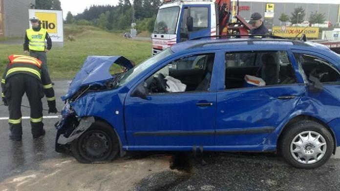 Opilec narazil do stromu. Má lehké zranění