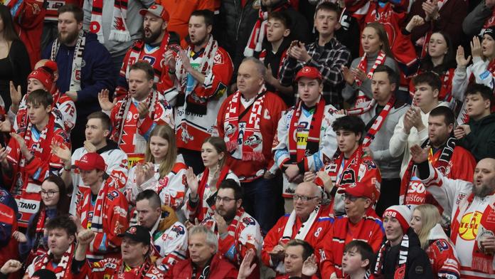 Tragédie v Pardubicích. Smrt fanouška ukončila hokejový šlágr