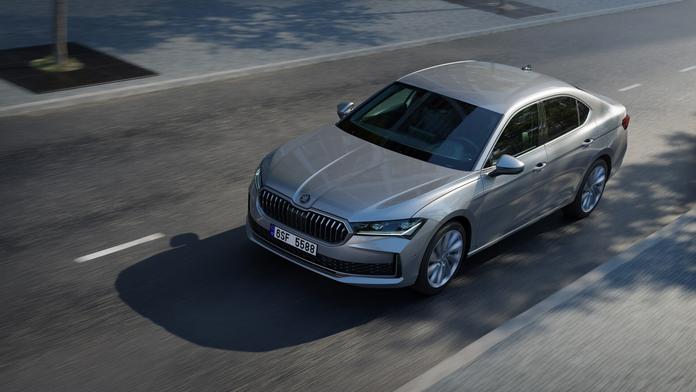 Nový Superb dostal silnější motory. Přibyl nejvýkonnější benzín i plug-in hybrid