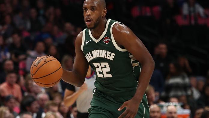 Middleton řádil, Milwaukee se i bez Giannise dostalo přes 150 bodů!!
