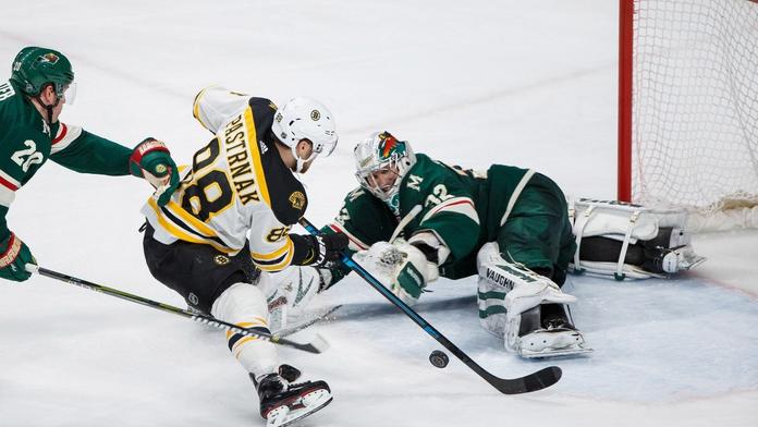 Pastrňák vypálil a oslavil třicátý gól! Mrázek zachránil Philadelphii