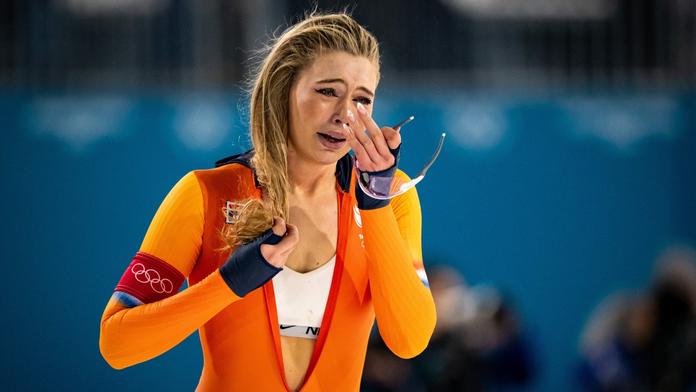Dres krásné olympijské vítězky se prodal za miliony. Peníze půjdou na dobrou věc