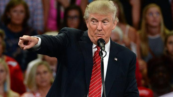 "Vládne vám idiot!" Islámský stát se opřel do Donalda Trumpa