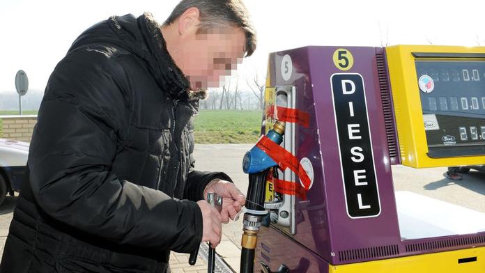 Další pumpy dostaly pokutu! SEZNAM 50 míst, kde nabízeli nekvalitní palivo