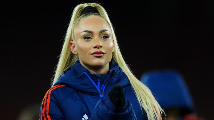 Nejkrásnější fotbalistka světa už není k mání, zasnoubila se s hvězdou Love Islandu