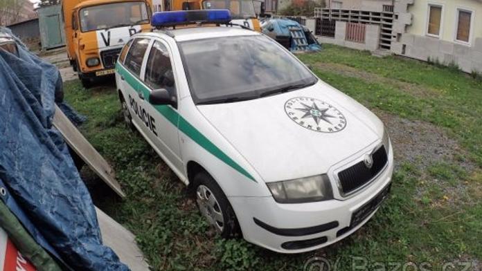 Policejní Fabia na prodej, včetně houkačky a majáků!