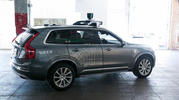 Samořiditelné auto zabíjelo. Jak funguje technologie za miliardy?