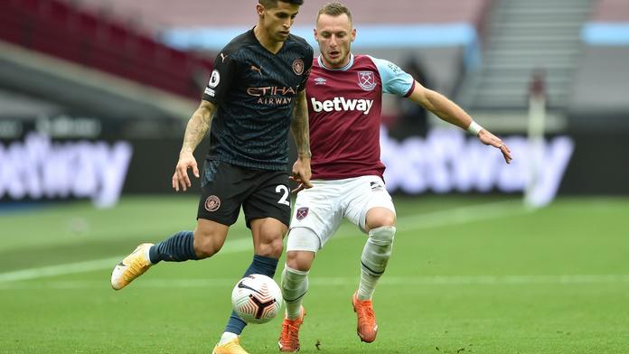 West Ham odehrál vyrovnaný zápas s lídrem tabulky, nakonec padl